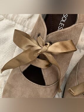 Aerosoles Taupe Suede Ribbon Tie Heels